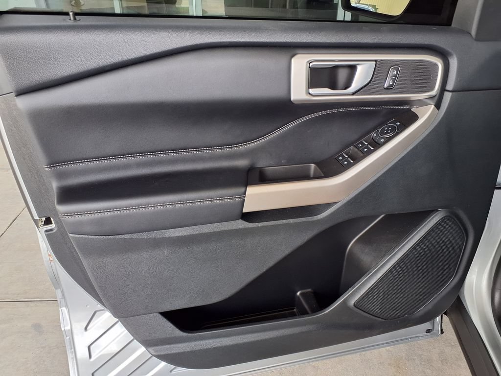 Used 2023 Ford Explorer XLT w/ Equipment Group 202A RWD image 22