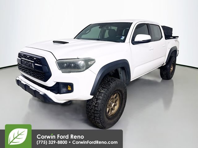 Used 2018 Toyota Tacoma TRD Off-Road w/ Technology Package image 3