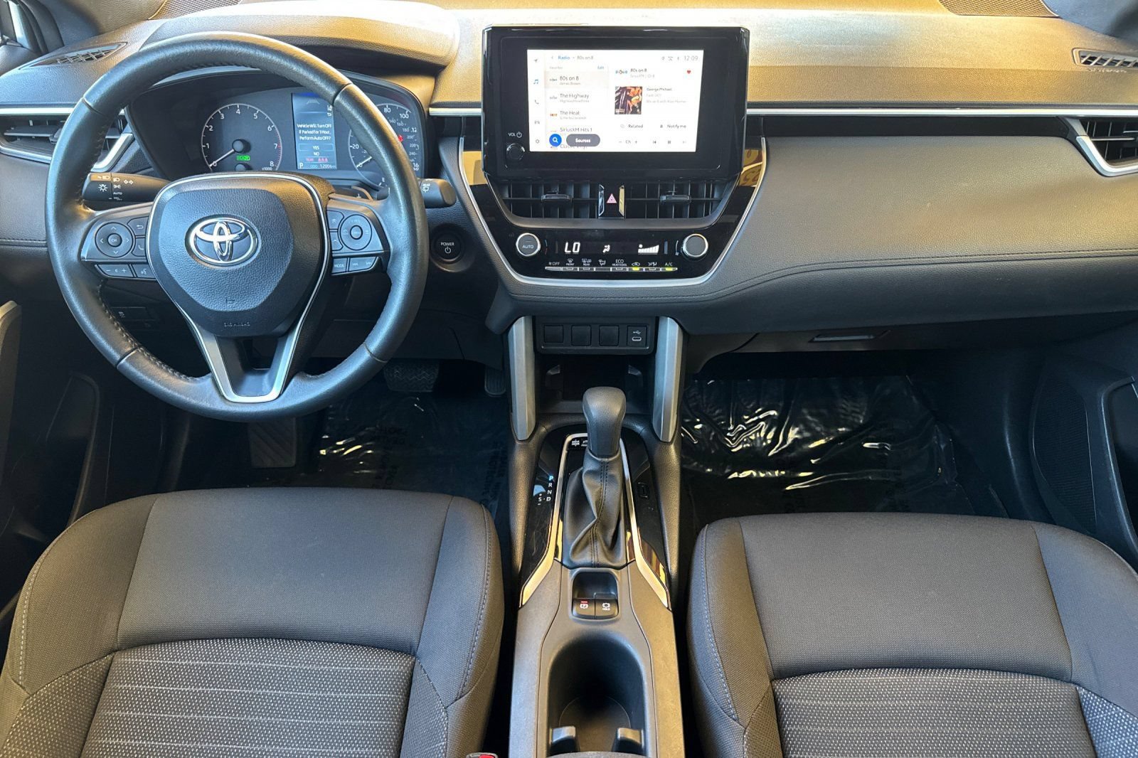 Used 2025 Toyota Corolla Cross AWD Hybrid image 16