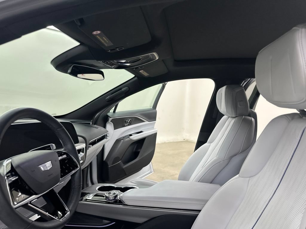 Certified 2024 Cadillac Lyriq Luxury AWD/4WD image 30