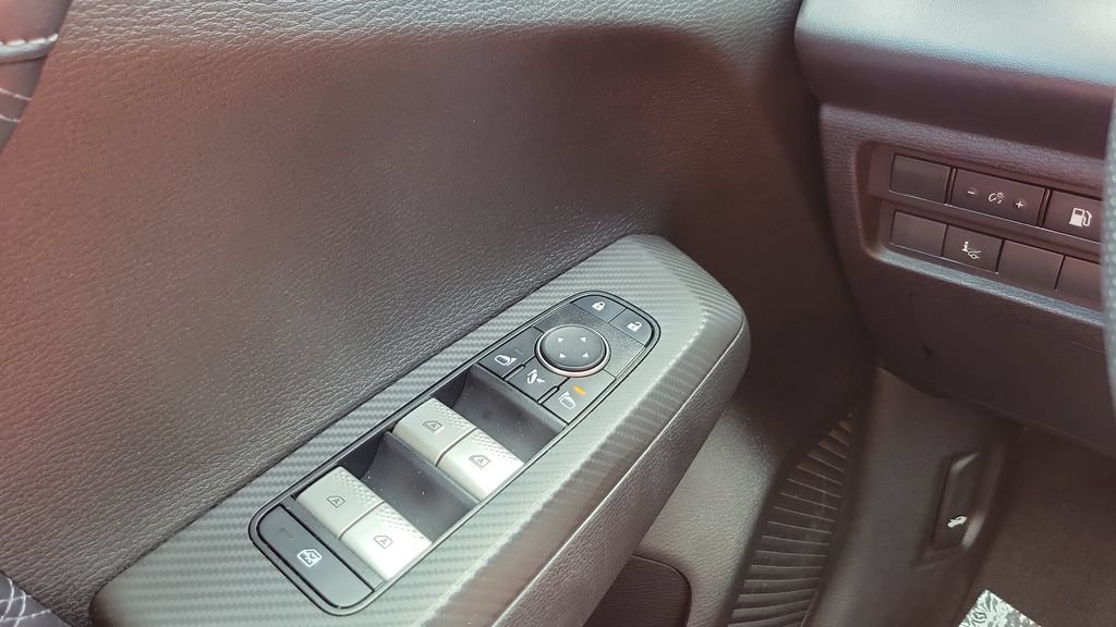 Used 2023 Mitsubishi Outlander SEL AWD/4WD image 19