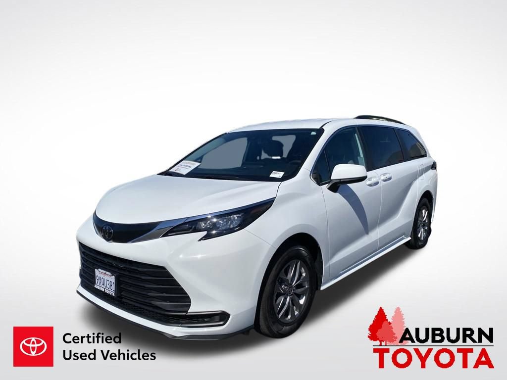 Certified 2026 Toyota Sienna LE FWD image 4