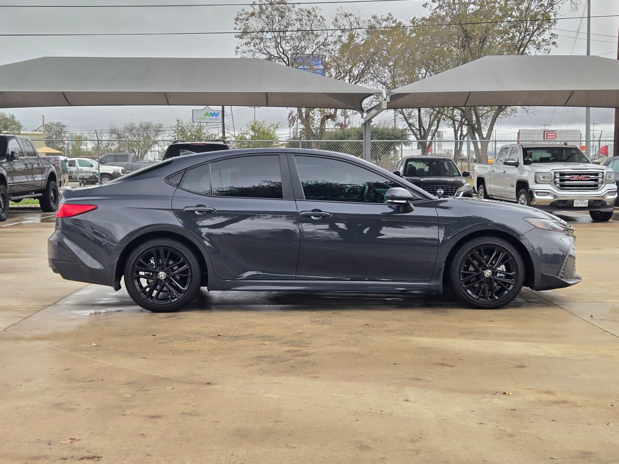 Used 2025 Toyota Camry SE video 2