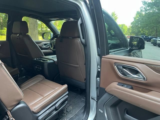 Used 2024 Chevrolet Suburban High Country AWD/4WD image 12