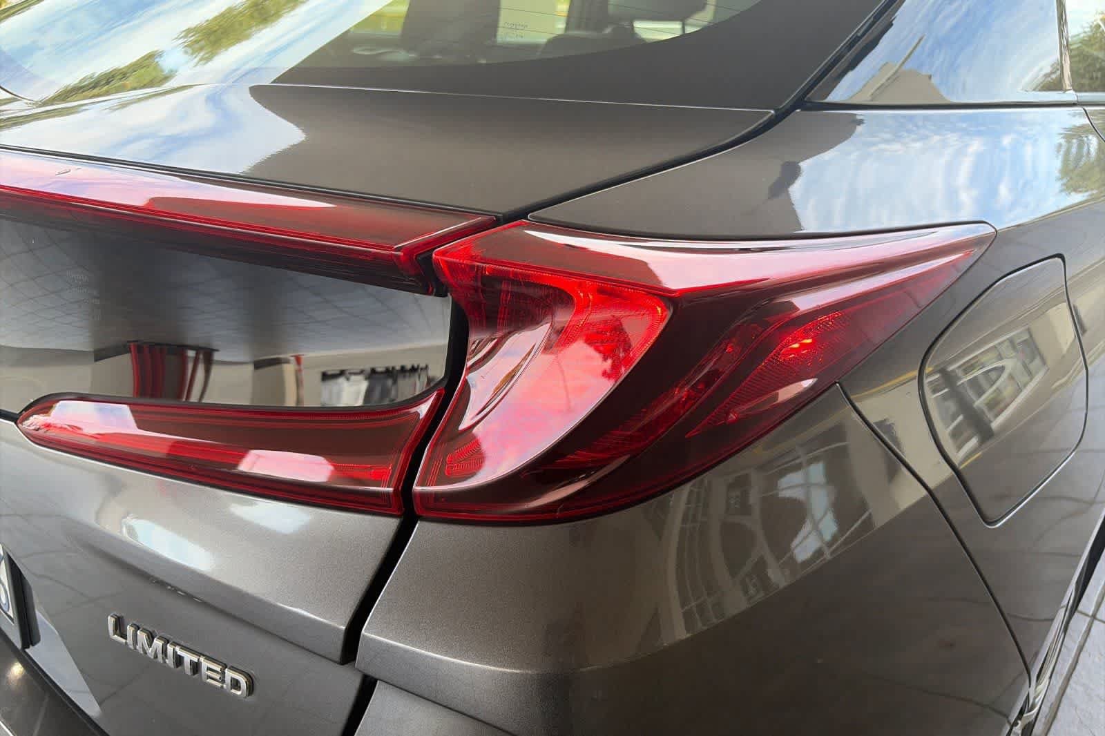 Used 2021 Toyota Prius Prime Limited FWD image 31
