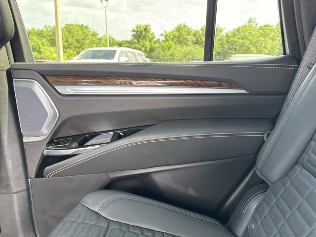 Certified 2025 Cadillac Escalade Premium Luxury Platinum image 13
