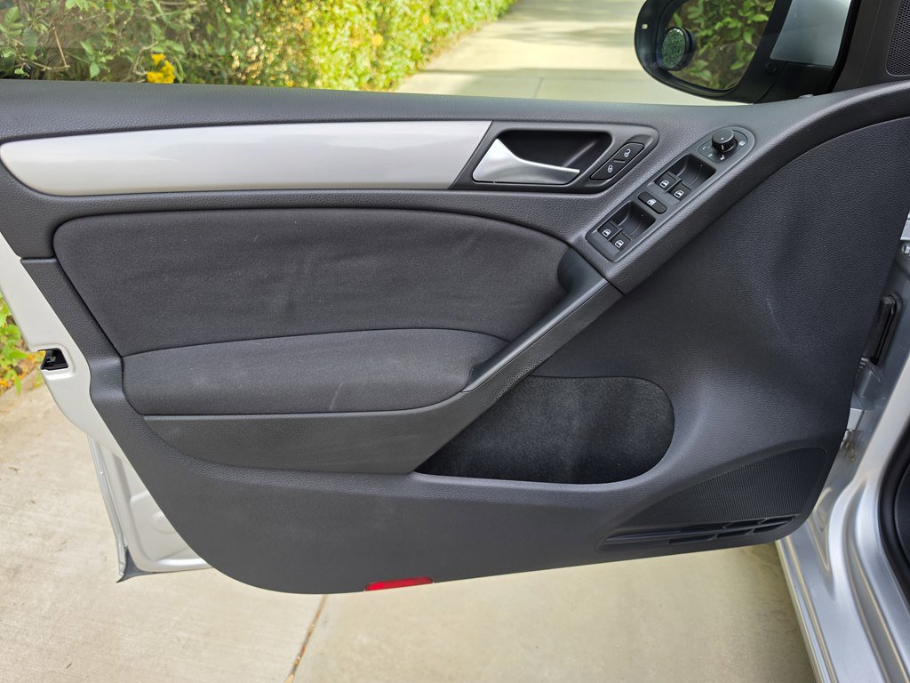 Used 2012 Volkswagen Golf 4-Door image 35