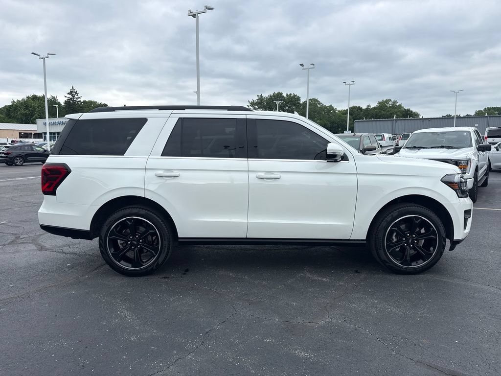 Used 2024 Ford Expedition Limited AWD/4WD image 6