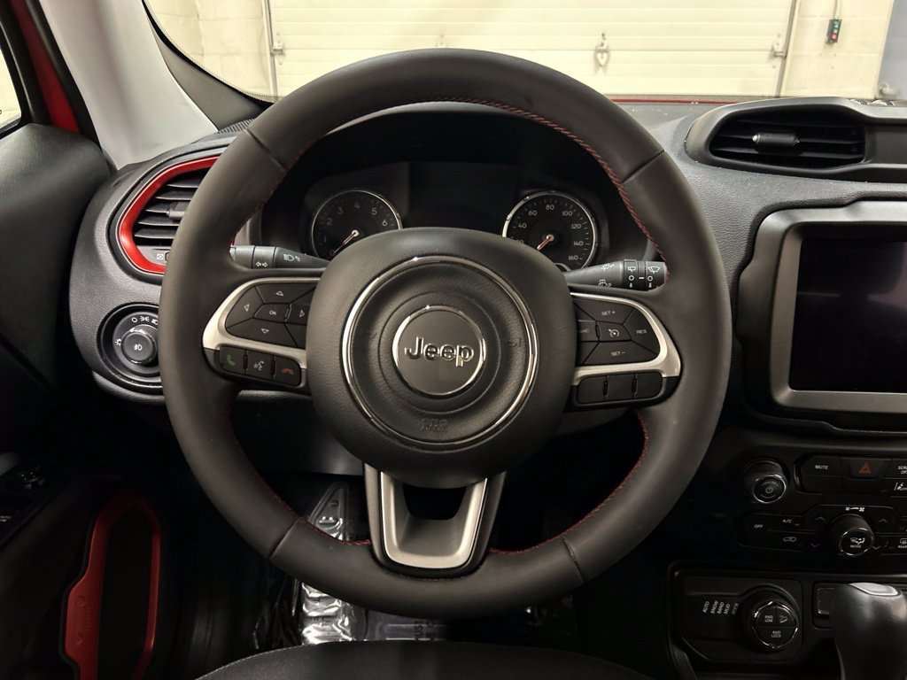 Used 2023 Jeep Renegade Trailhawk AWD/4WD image 17