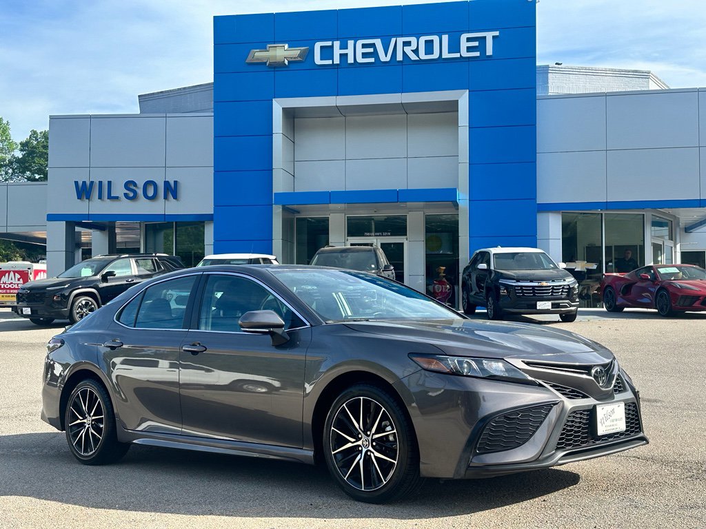 Used 2024 Toyota Camry SE FWD image 1