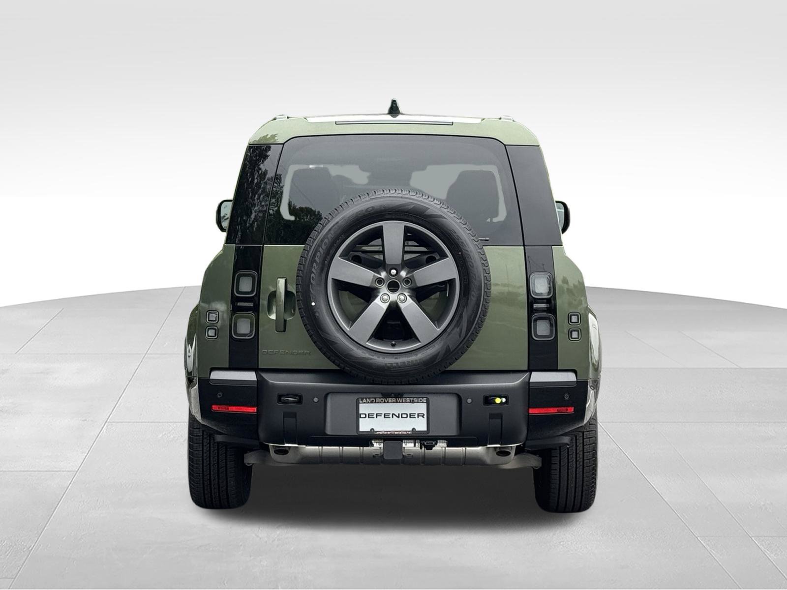 New 2026 Land Rover Defender 130 X-Dynamic SE AWD/4WD image 4