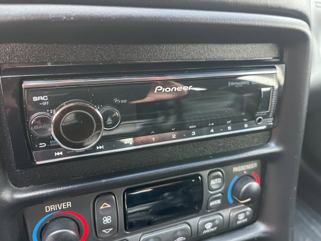 Used 2004 Chevrolet Corvette Coupe w/ Roof Package image 28