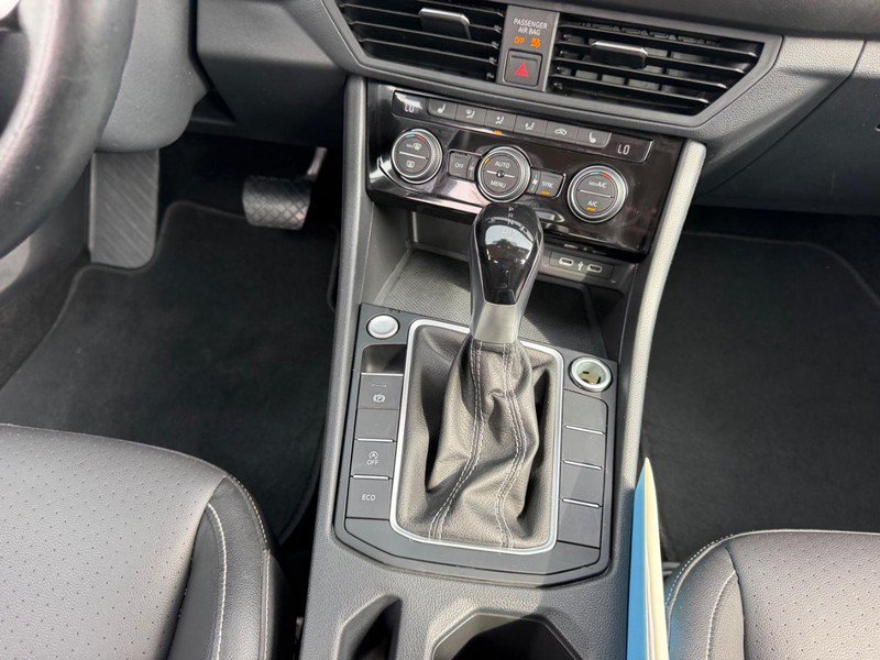 Used 2024 Volkswagen Jetta SE FWD image 15