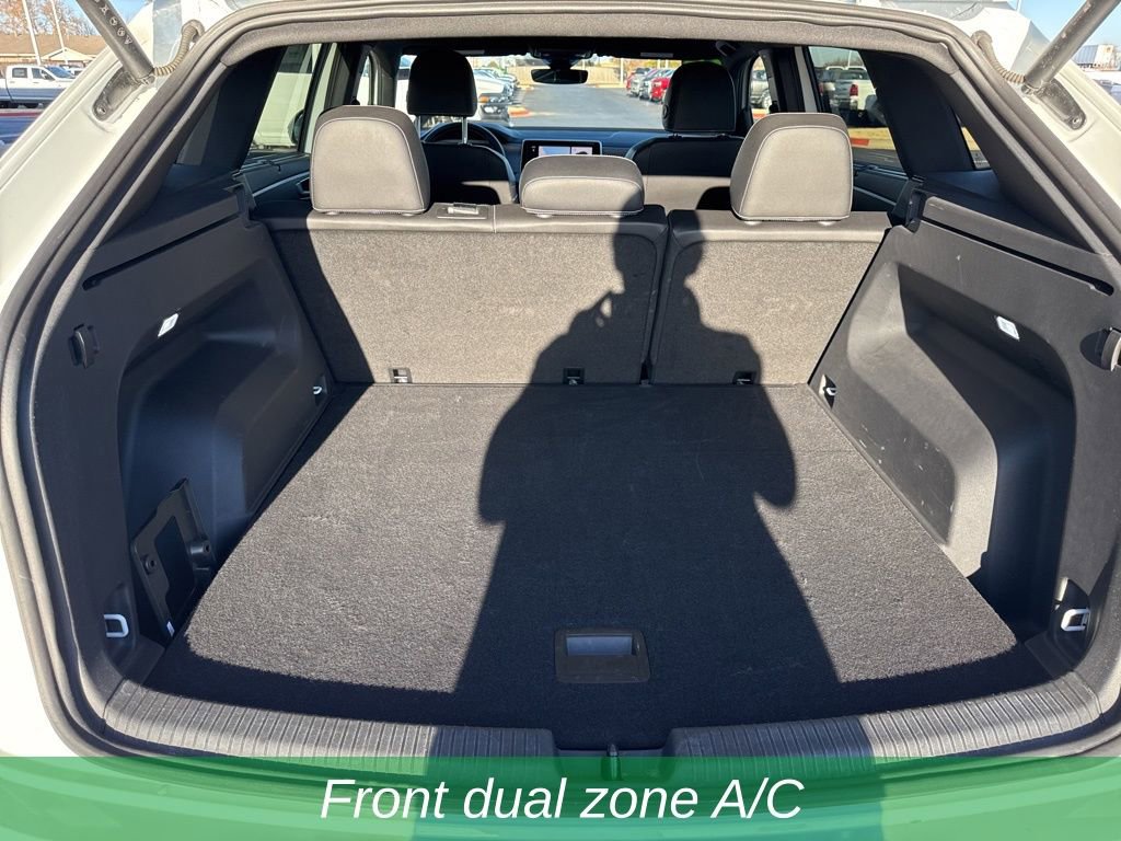 Used 2025 Volkswagen Atlas Cross Sport SE image 6