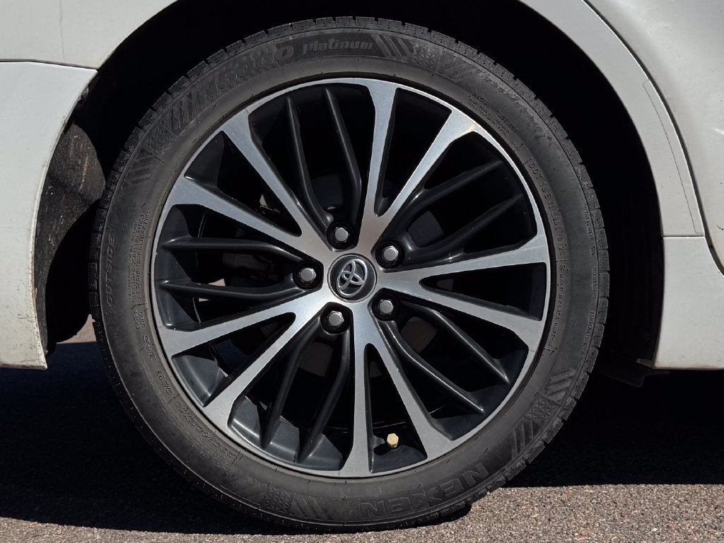Used 2019 Toyota Camry SE FWD image 12