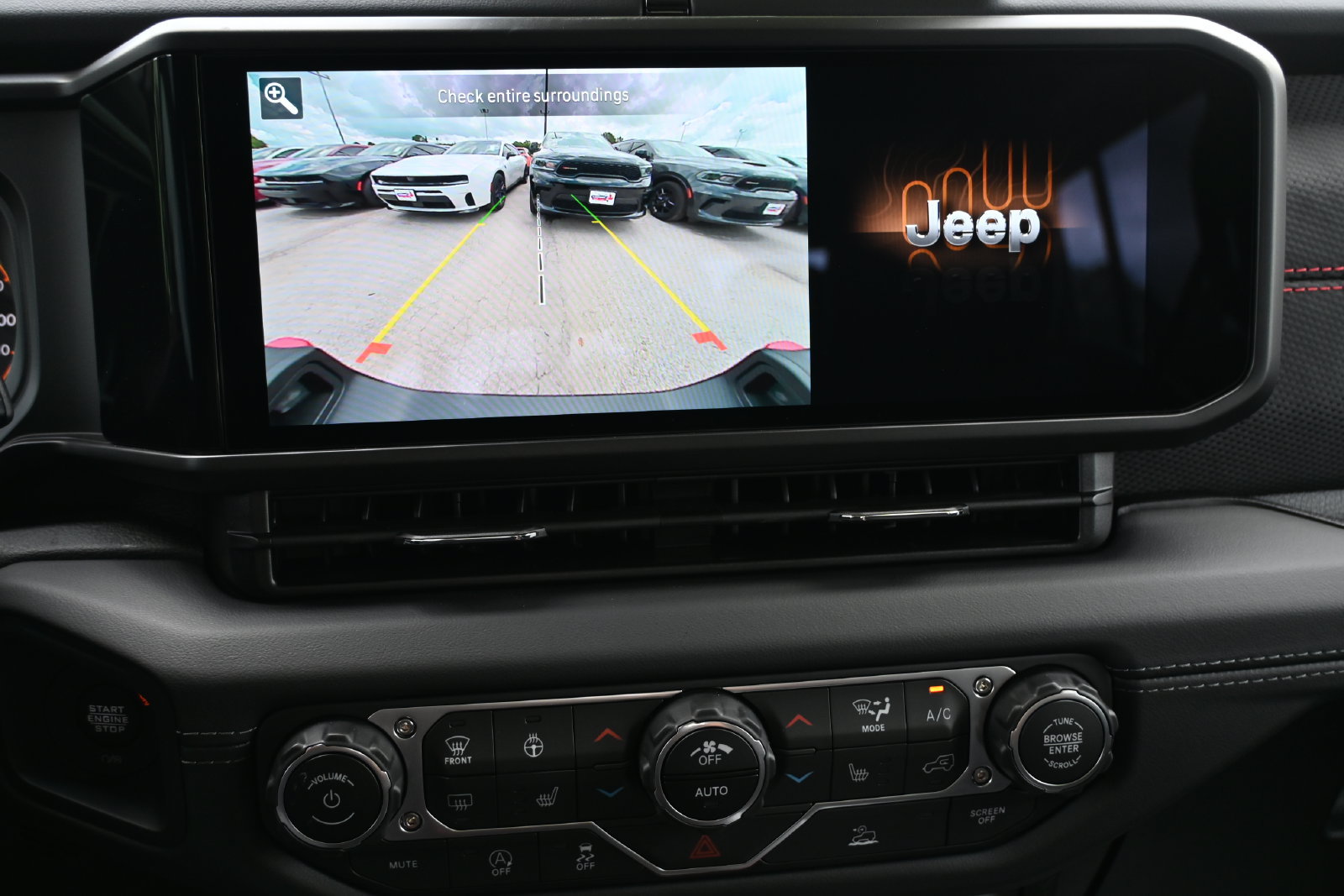 New 2025 Jeep Gladiator Rubicon w/ Convenience Group AWD/4WD image 15