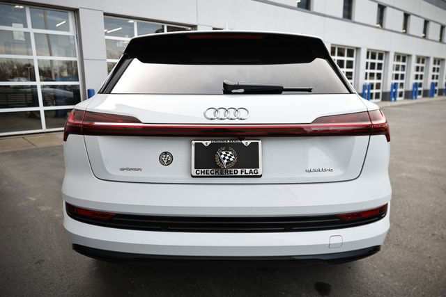 Used 2022 Audi e-tron Premium Plus image 10