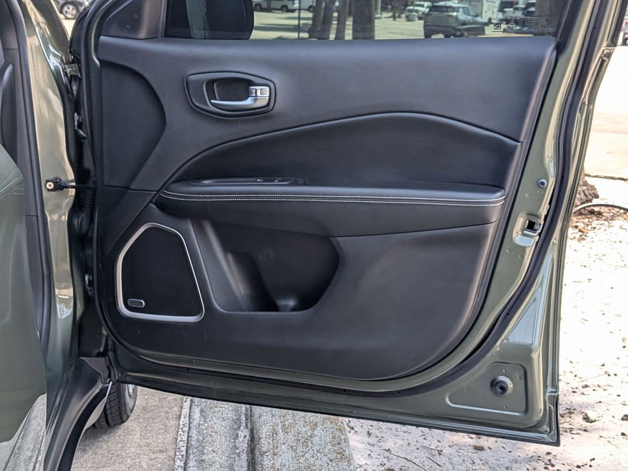 Used 2021 Jeep Compass Latitude w/ Sun and Sound Group FWD image 28