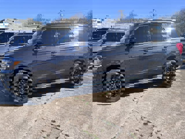 Used 2022 Ford Expedition XLT image 1