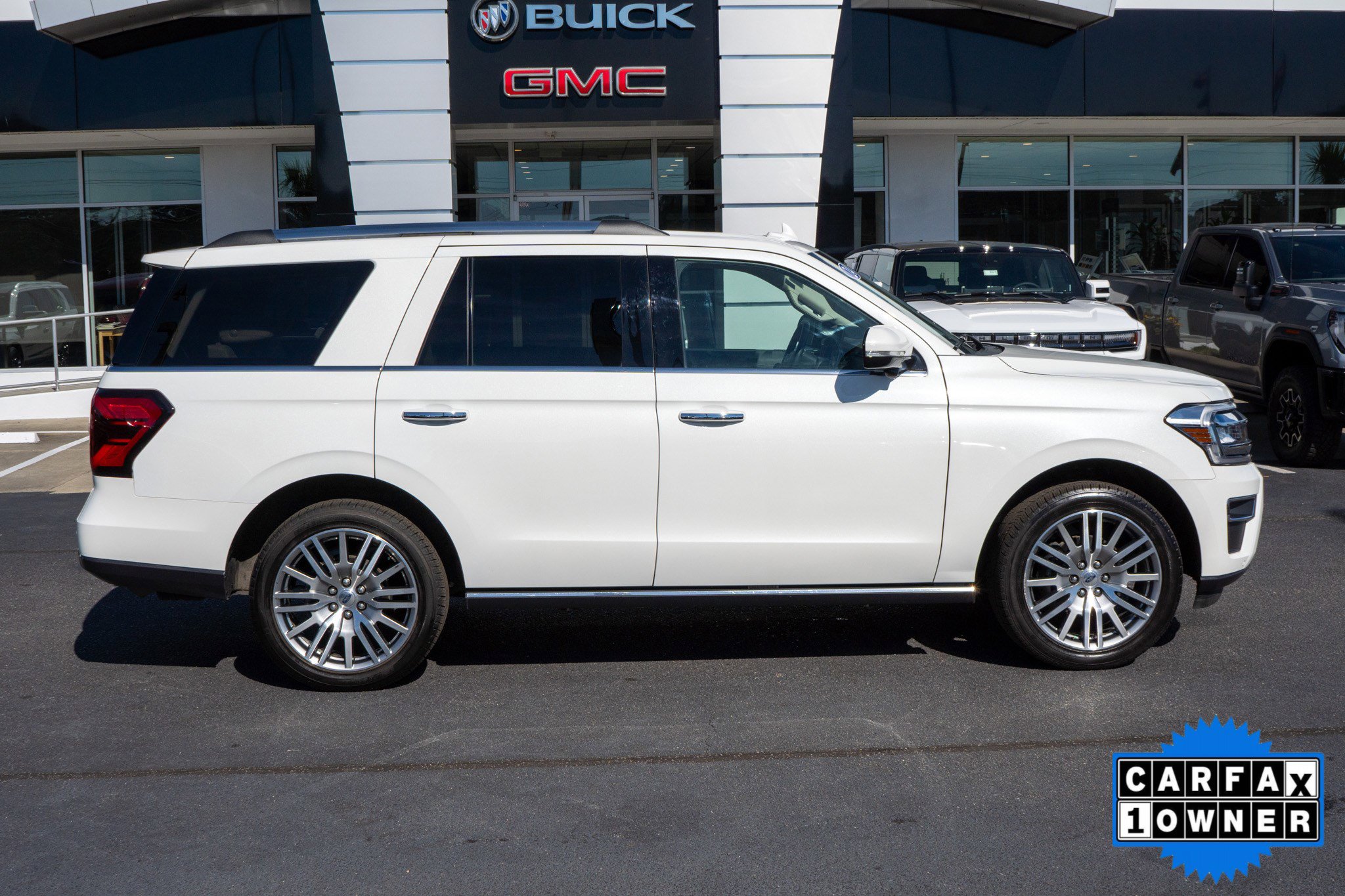 Used 2024 Ford Expedition Limited image 2