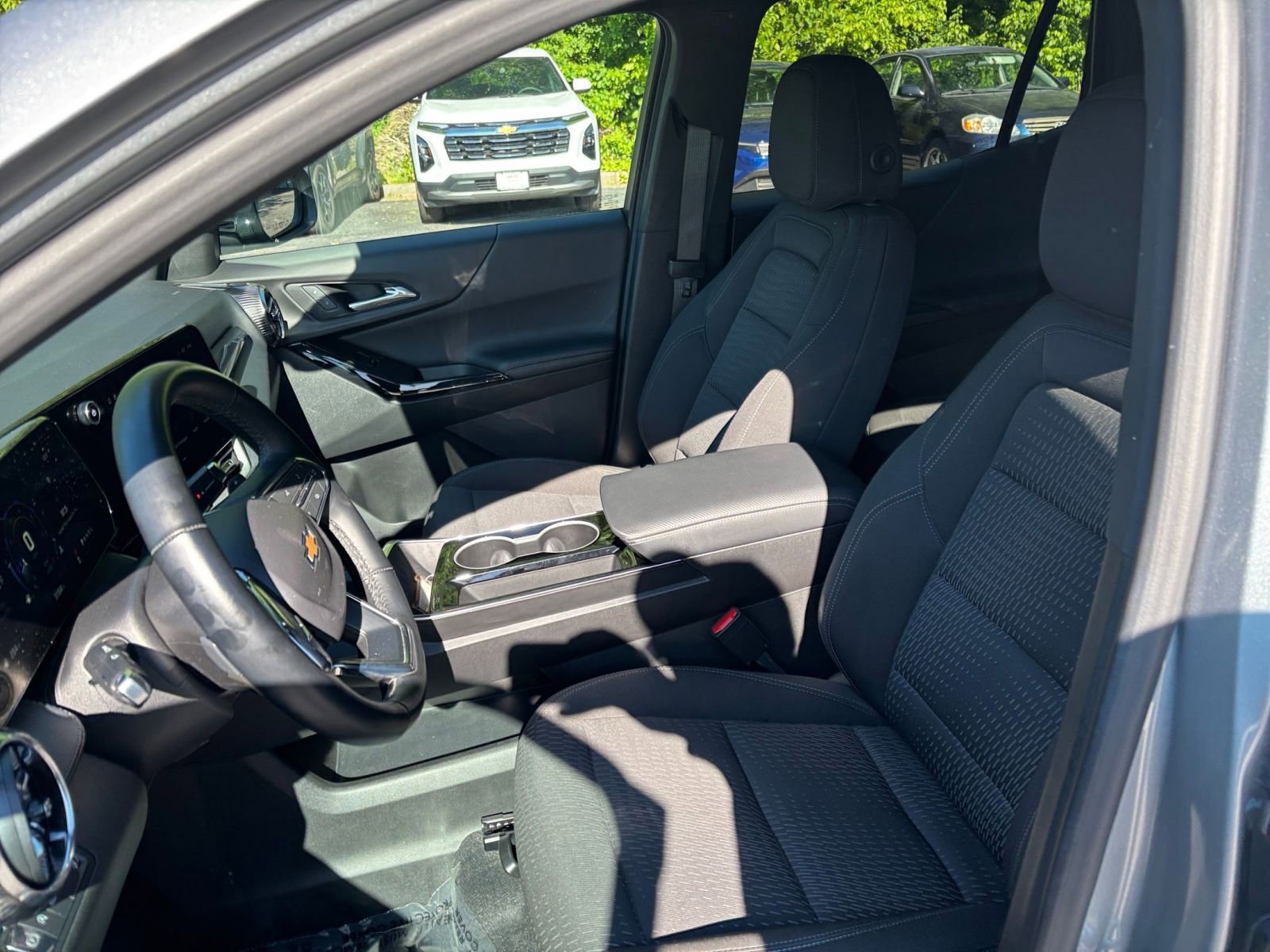 Used 2025 Chevrolet Equinox LT FWD image 32