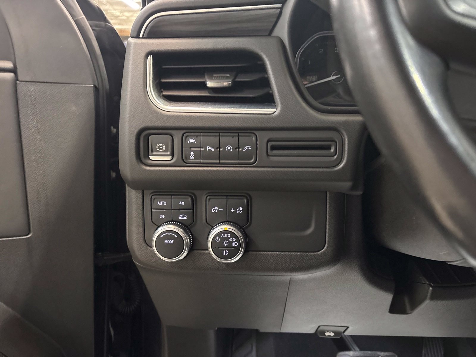 Used 2021 GMC Yukon SLT AWD/4WD image 18
