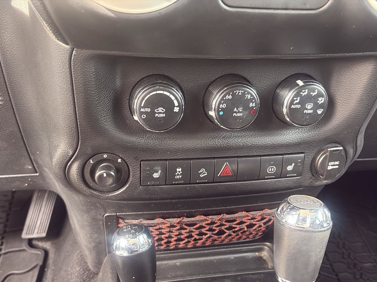 Used 2012 Jeep Wrangler Unlimited Sahara AWD/4WD image 16