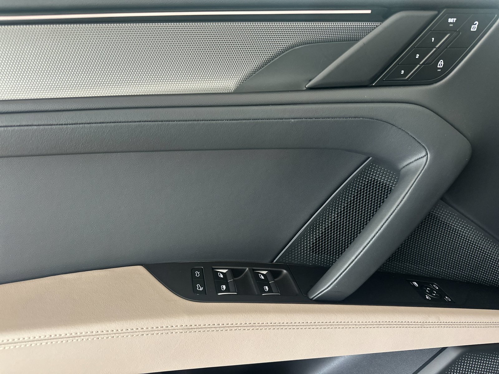 New 2026 Porsche Cayenne Electric Coupe AWD/4WD image 12