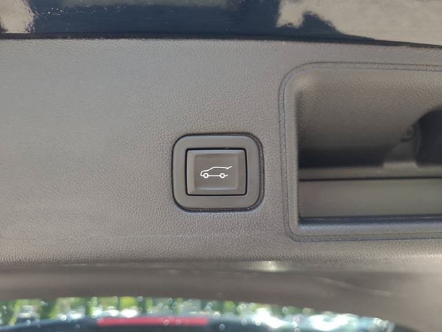 Used 2024 GMC Terrain SLT AWD/4WD image 16
