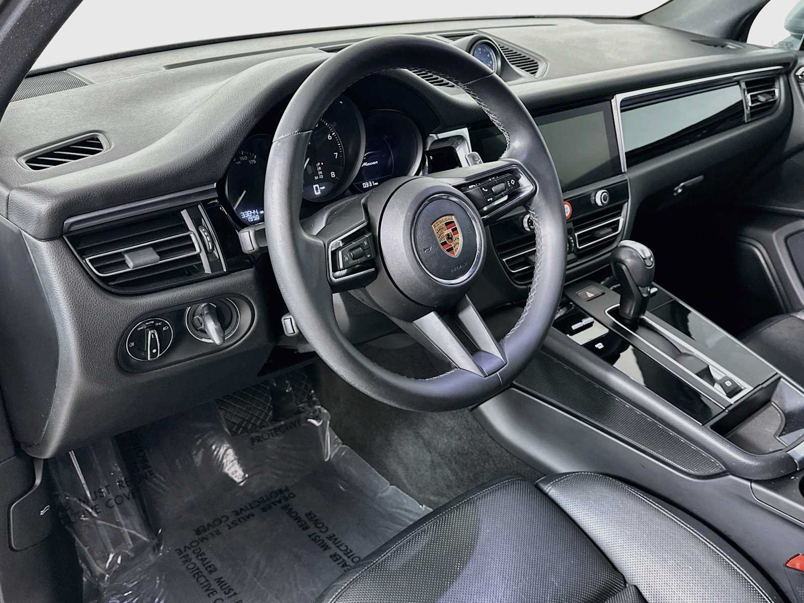 Certified 2023 Porsche Macan AWD/4WD image 4