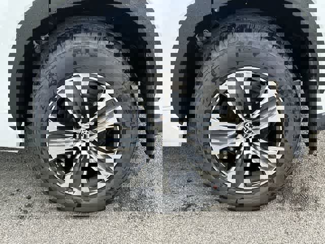 Used 2023 Toyota Highlander XLE image 5