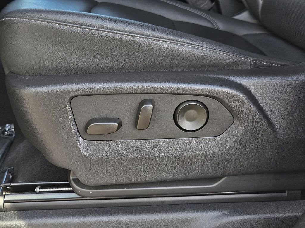 Used 2025 GMC Sierra 1500 SLT image 26