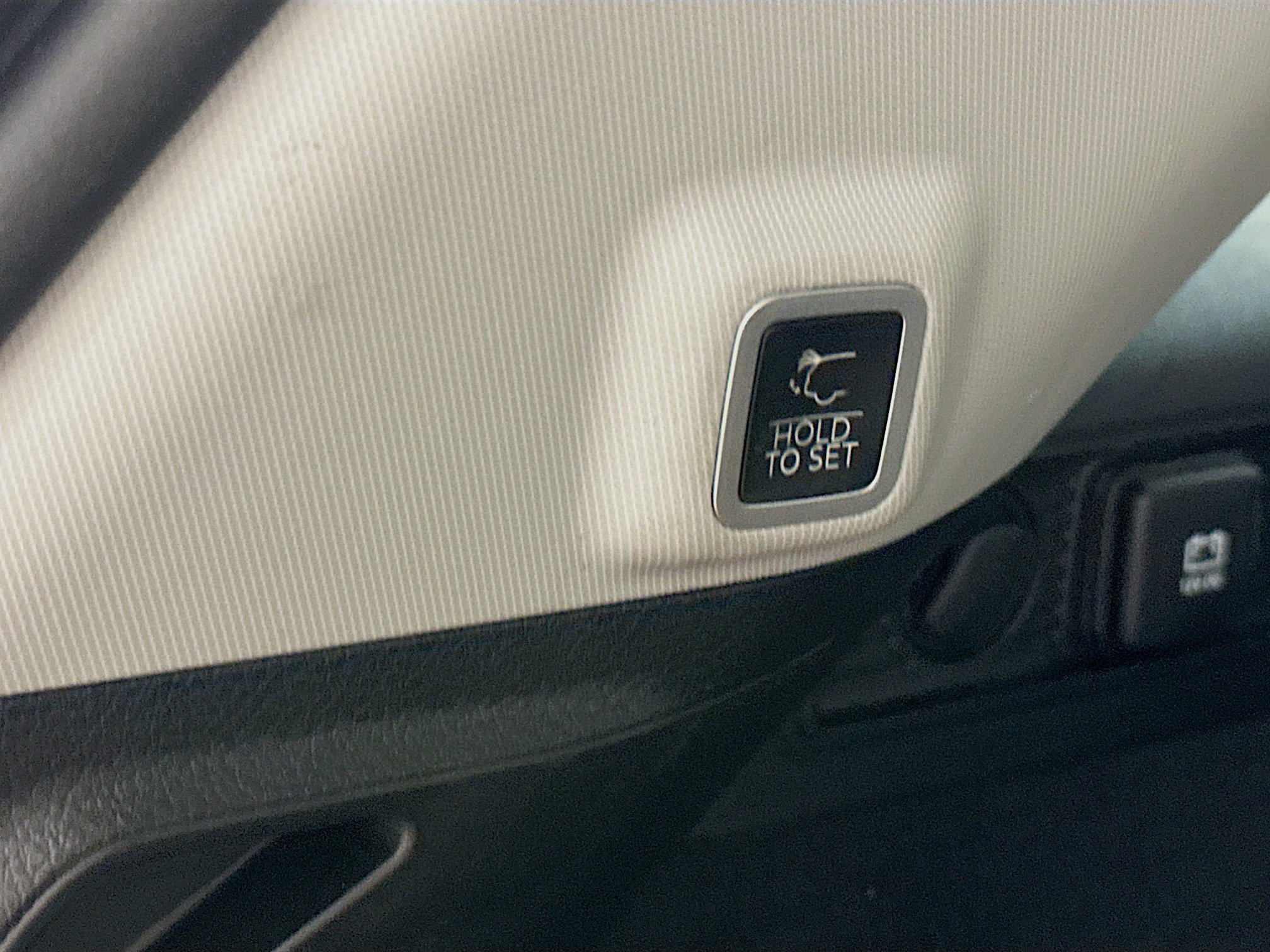 Used 2022 Jeep Grand Cherokee Overland AWD/4WD image 32