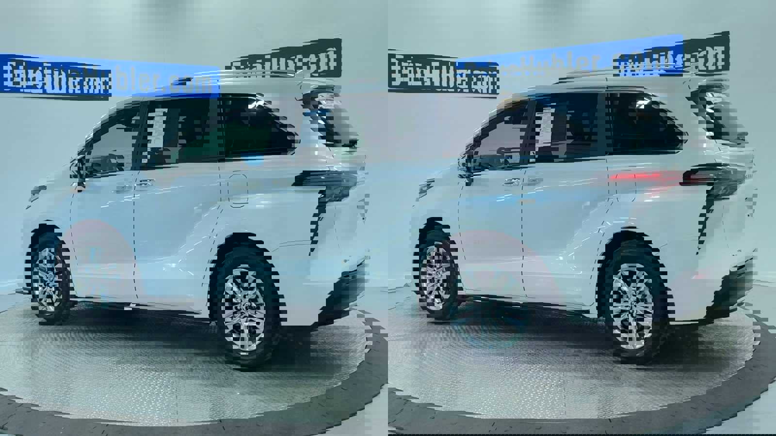 Used 2025 Toyota Sienna Limited image 5