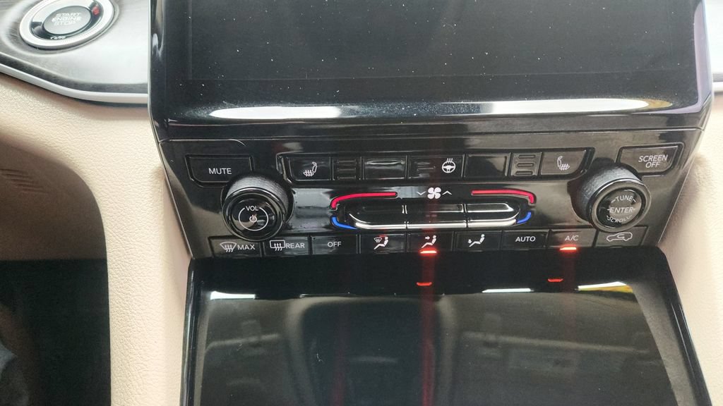 Used 2022 Jeep Grand Cherokee Limited AWD/4WD image 19