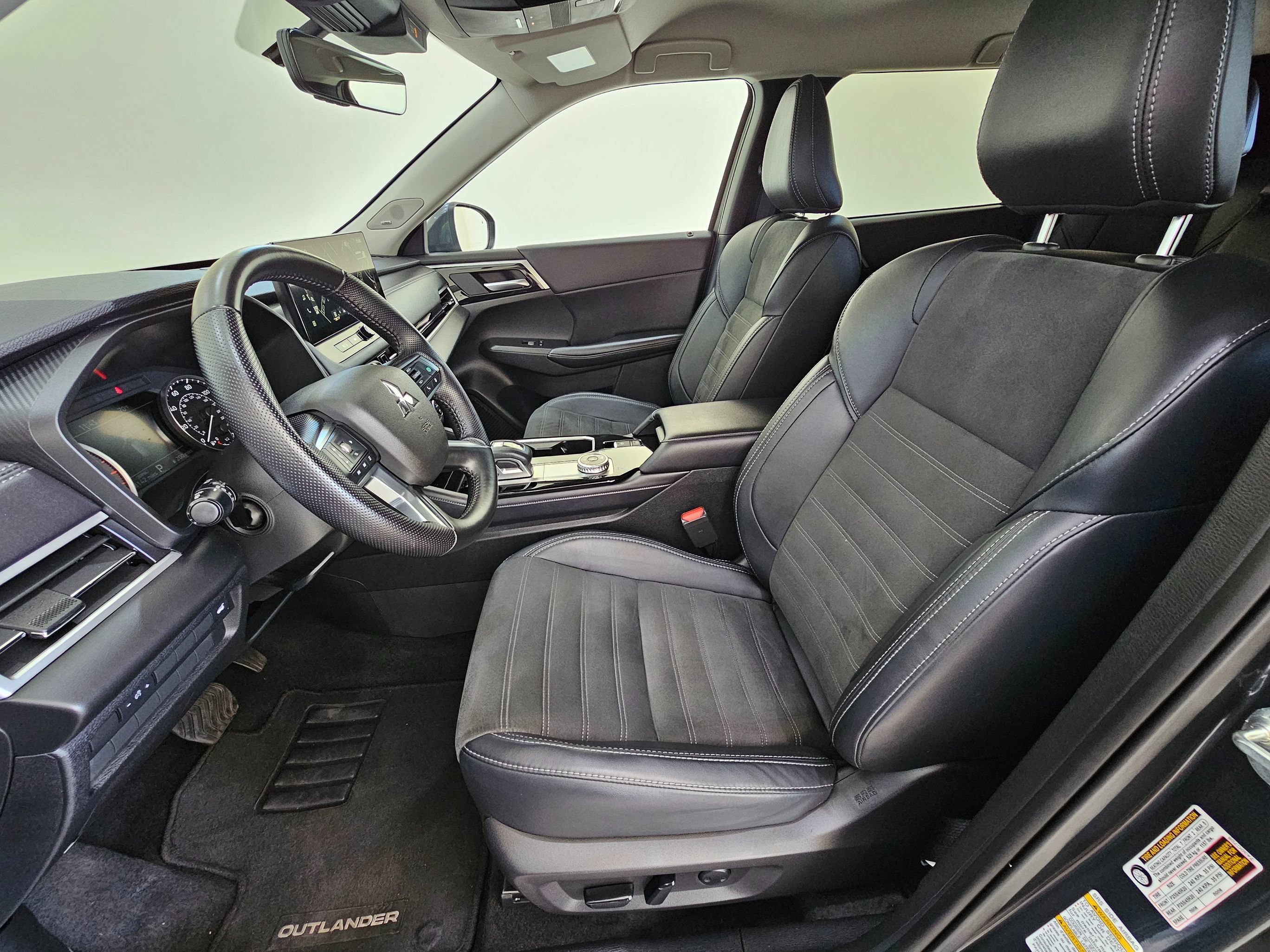 Used 2025 Mitsubishi Outlander SE AWD/4WD image 17