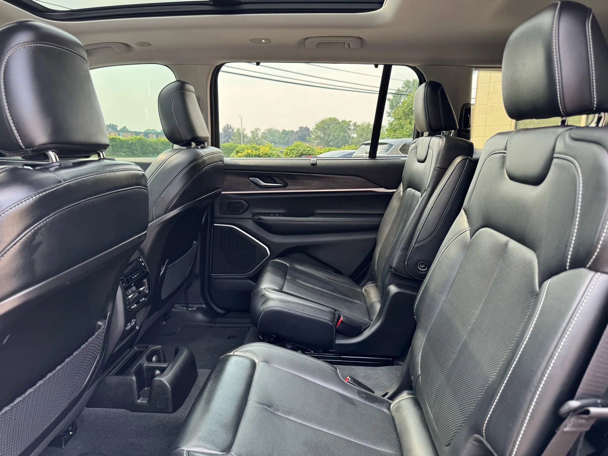 Used 2021 Jeep Grand Cherokee L Limited w/ Luxury Tech Group II image 36