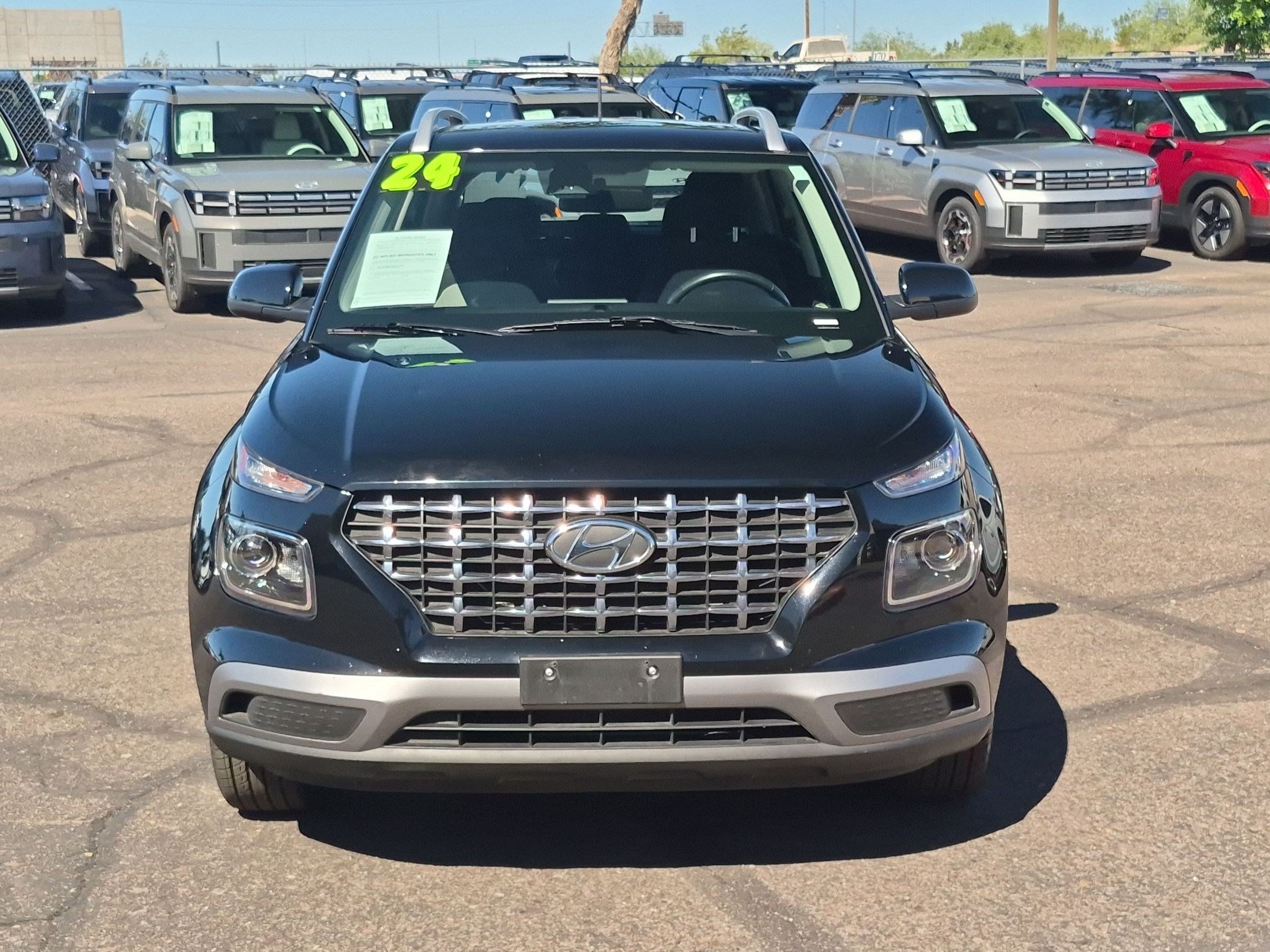 Used 2025 Hyundai Venue SEL FWD image 2