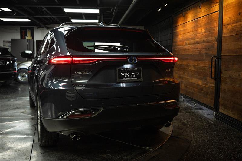 Used 2023 Toyota Venza XLE image 6