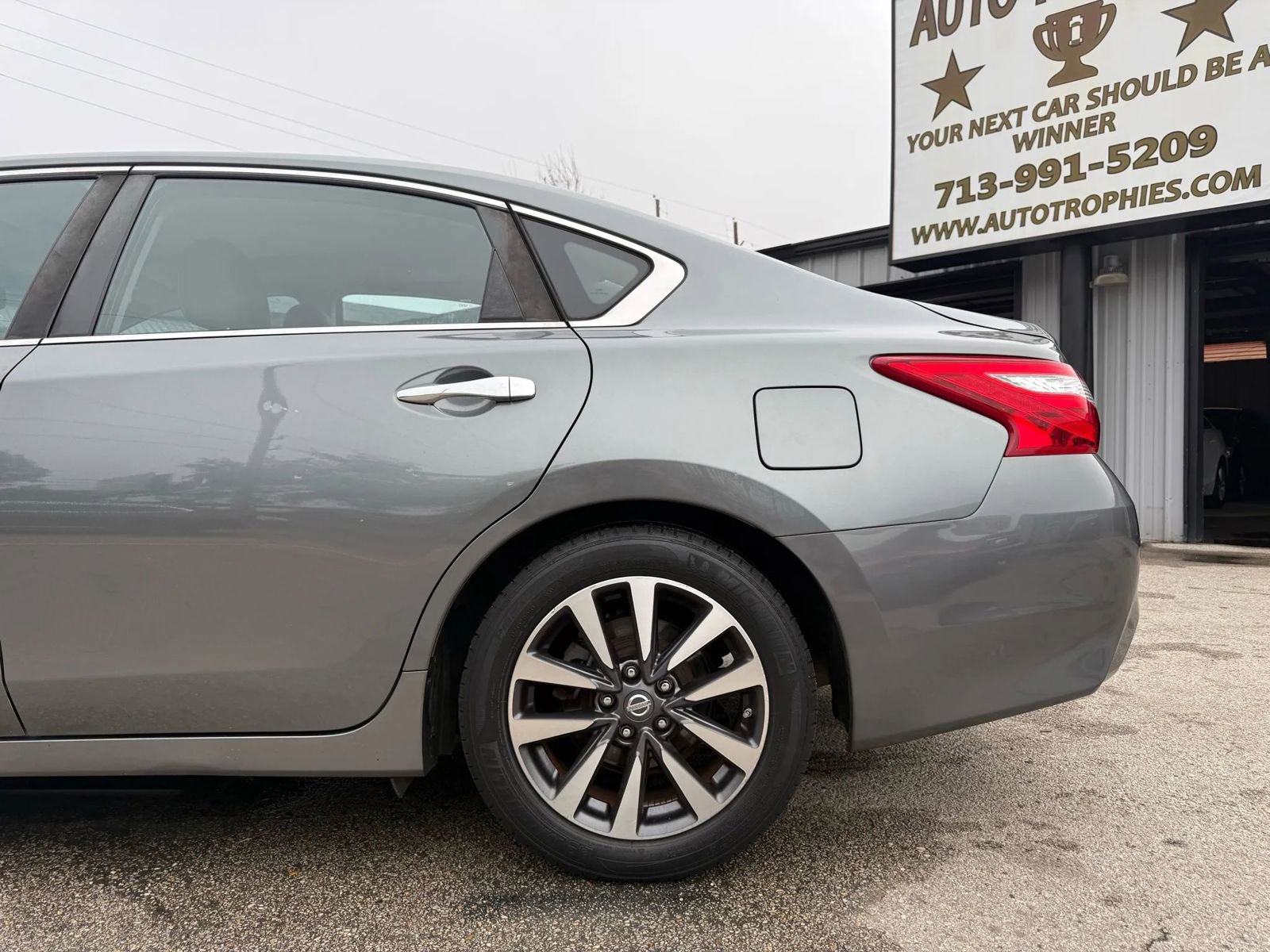 Used 2017 Nissan Altima 2.5 SL w/ Moonroof Package image 31