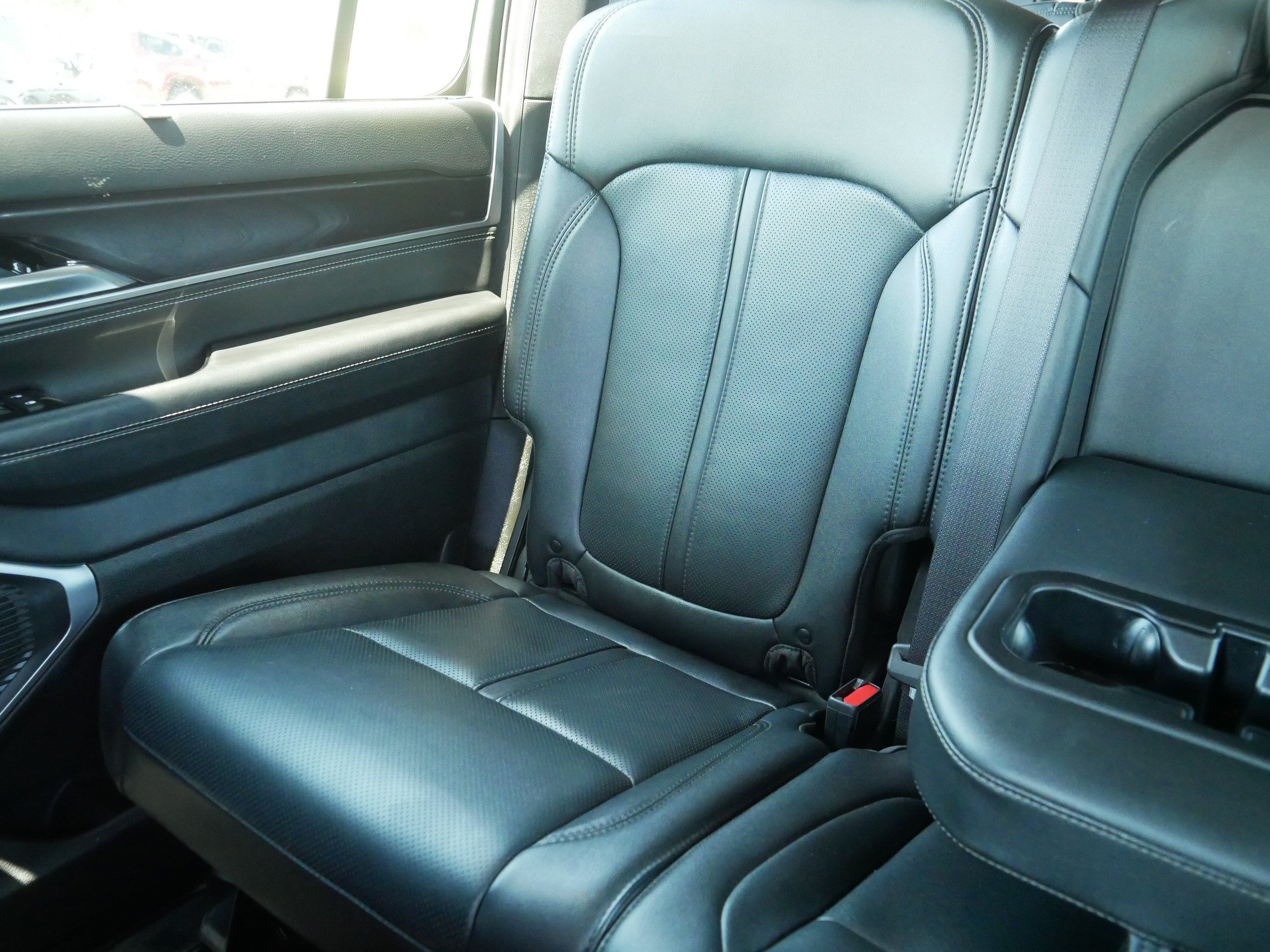 Certified 2024 Jeep Wagoneer 4WD w/ Convenience Group I image 12