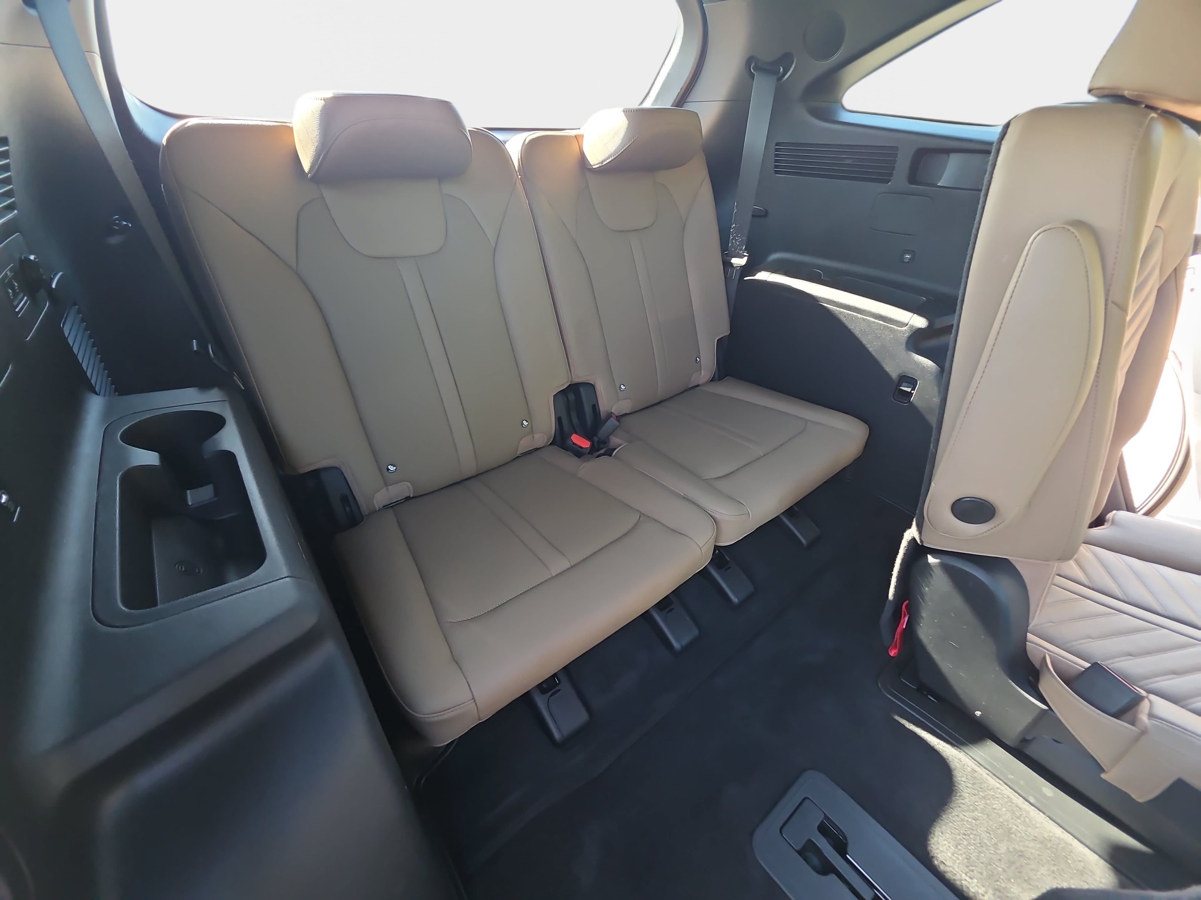 Used 2025 Kia Sorento SX Prestige w/ Olive Brown Leather Package AWD/4WD image 12