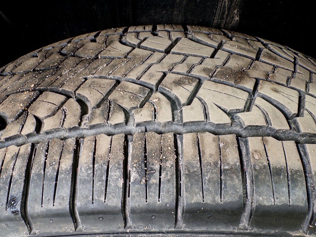 Used 2025 Tesla Cybertruck AWD Crew Cab image 35