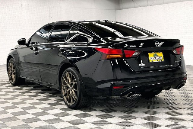 Used 2025 Nissan Altima 2.5 SR w/ SR Premium Package AWD/4WD image 2