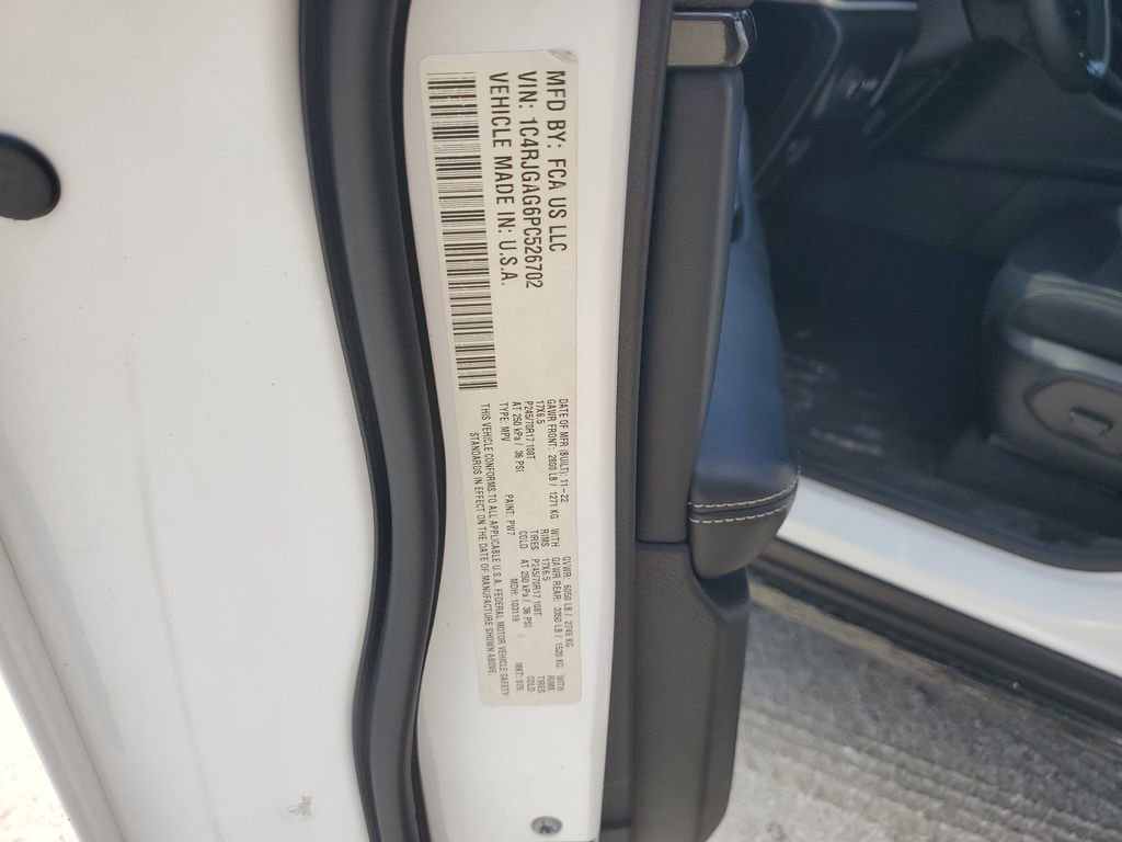 Used 2023 Jeep Grand Cherokee Laredo RWD image 22
