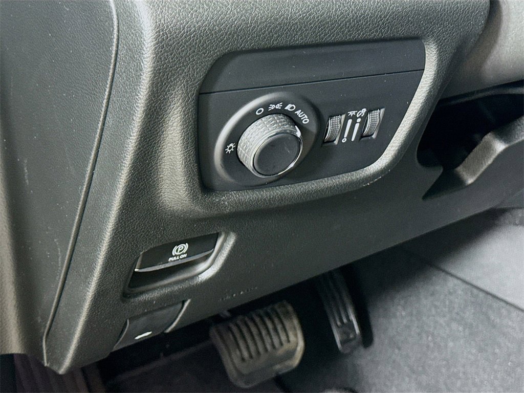 New 2025 Jeep Grand Cherokee Altitude image 10