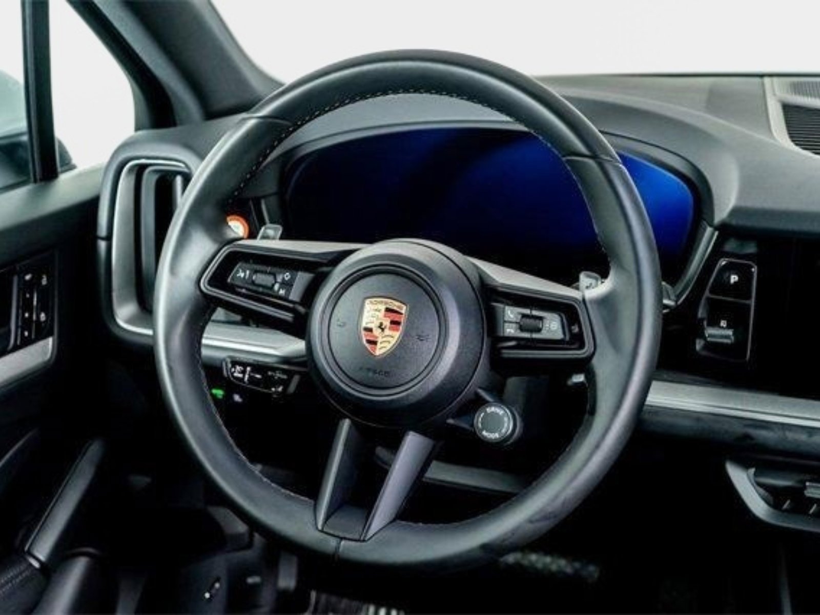 Used 2025 Porsche Cayenne image 53