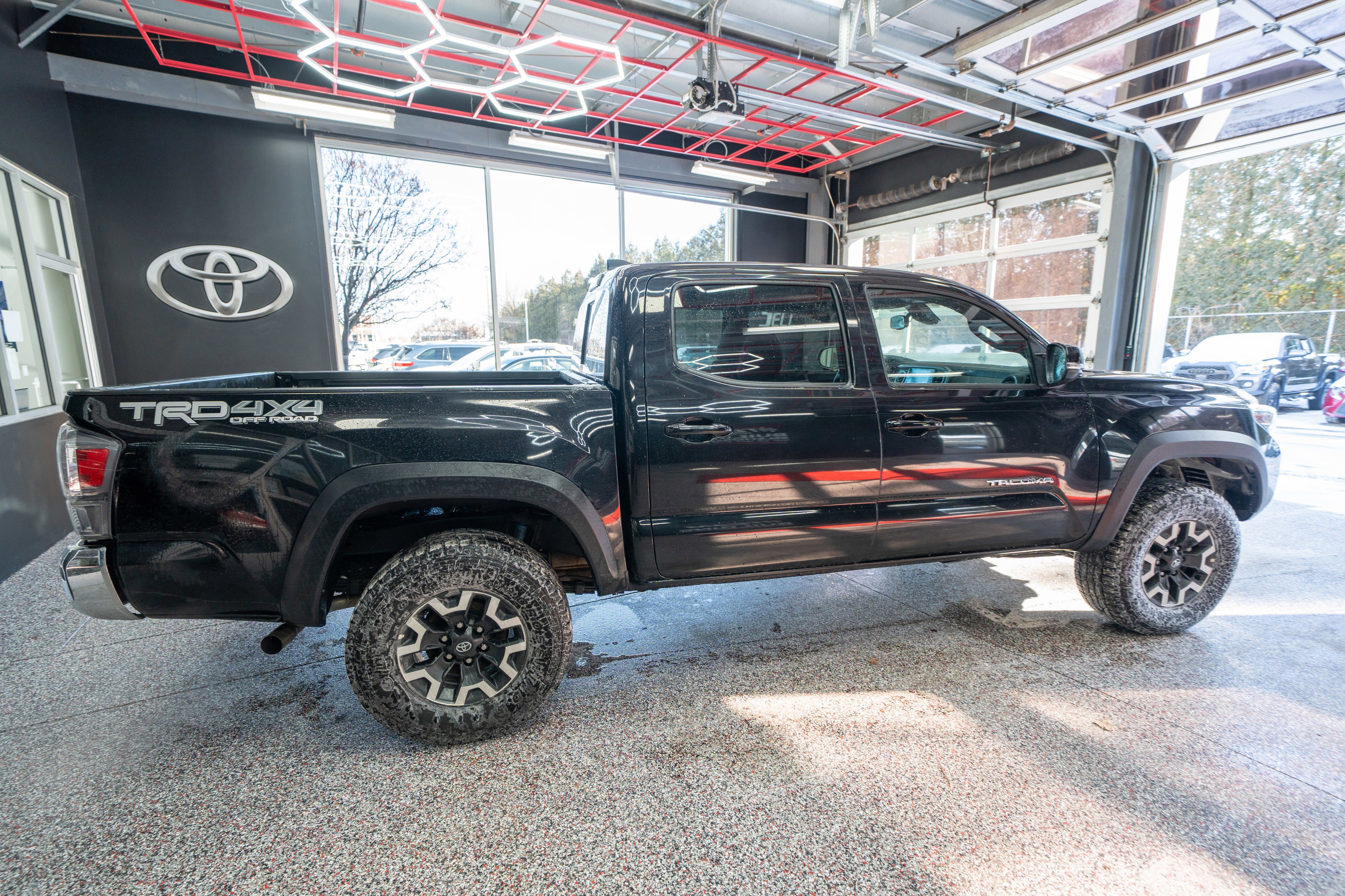 Used 2023 Toyota Tacoma TRD Off-Road image 4