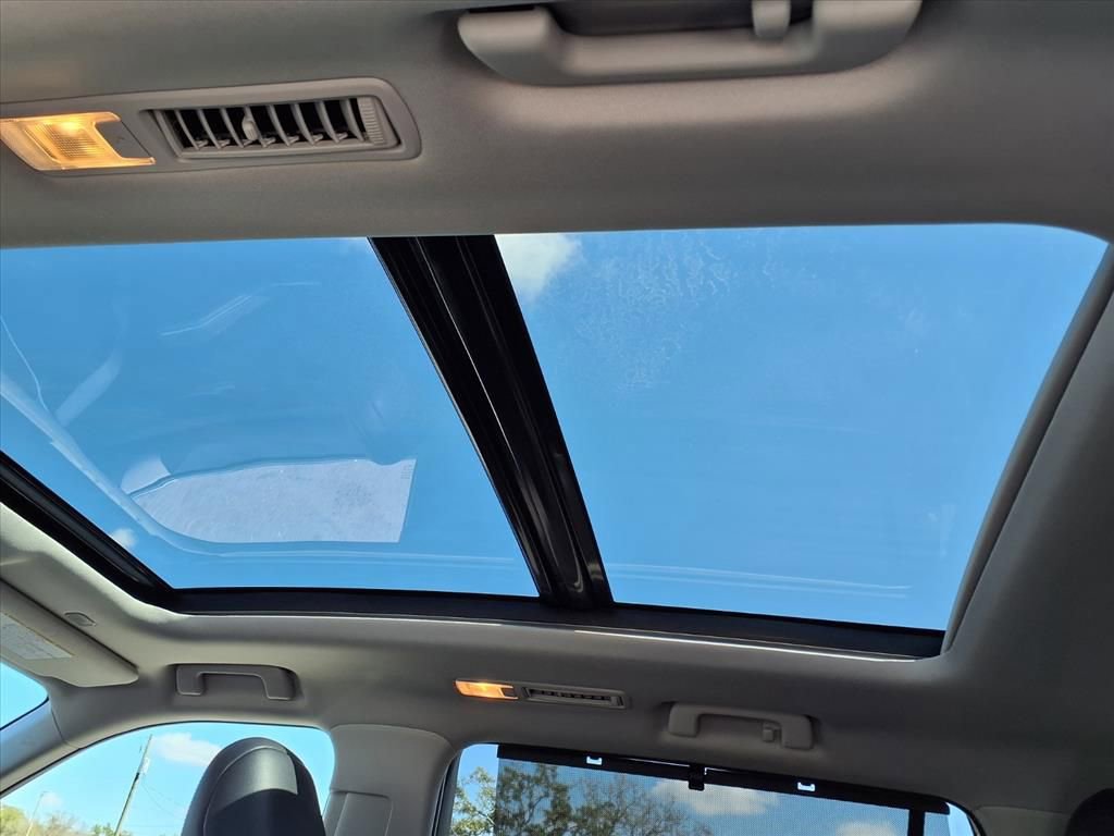 Used 2025 Toyota Highlander Platinum image 22