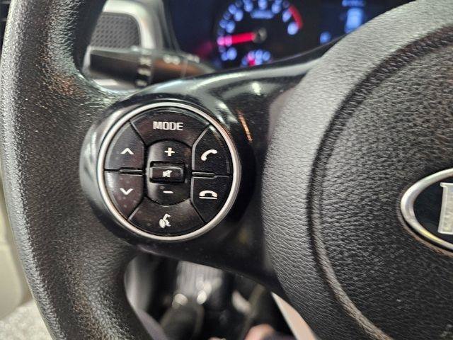 Used 2020 Kia Soul LX FWD image 11